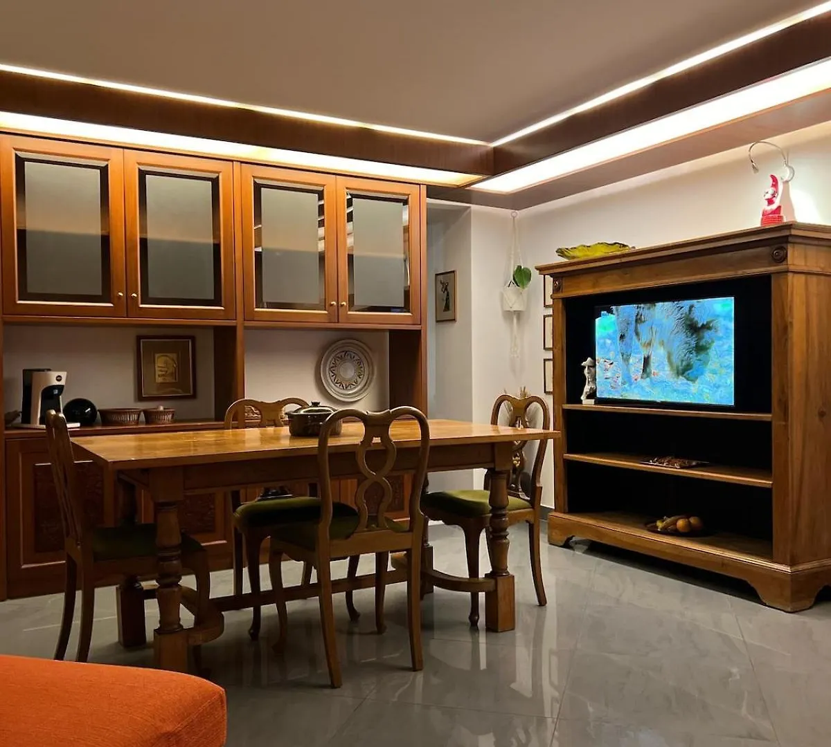 Ann' Amari Arancione Villa Naples Italy