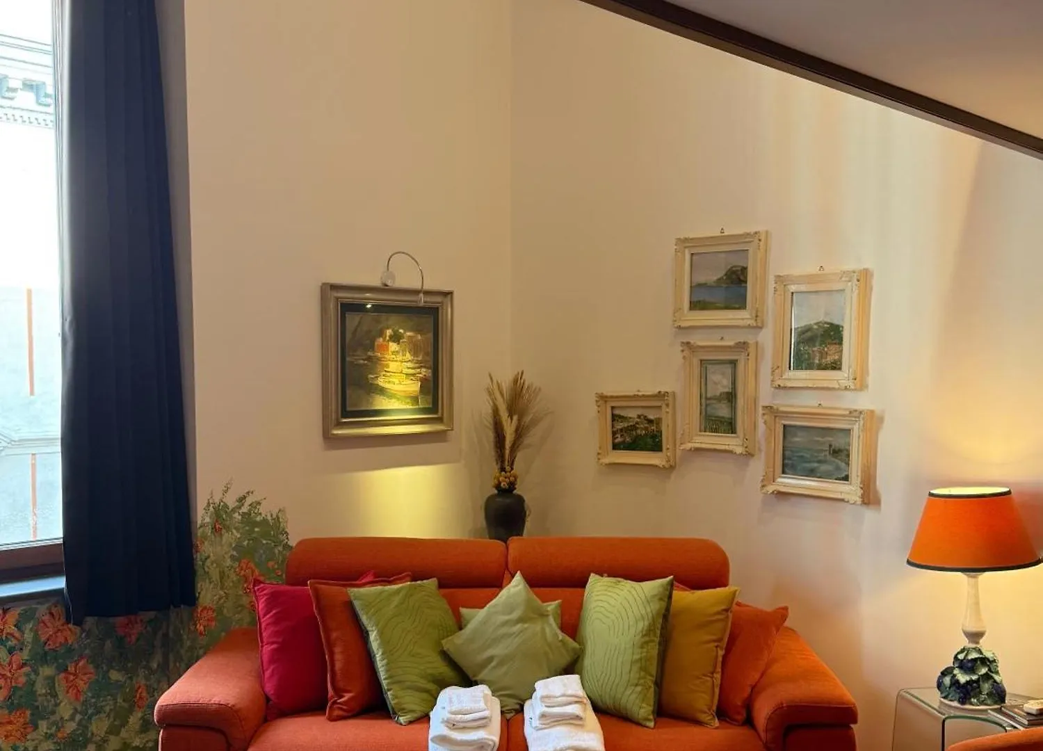 Ann' Amari Arancione Villa Naples Italy
